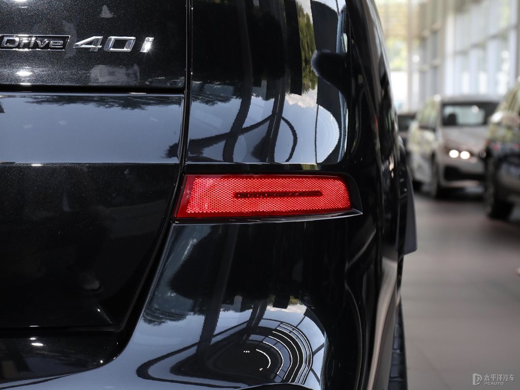 碳黑寶馬X5(進口)車尾外觀圖片