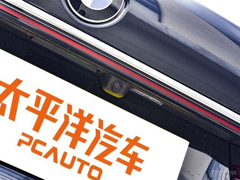 寶石青寶馬7系車尾外觀圖片