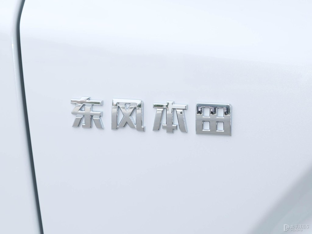 珍珠白本田CR-V車尾外觀圖片