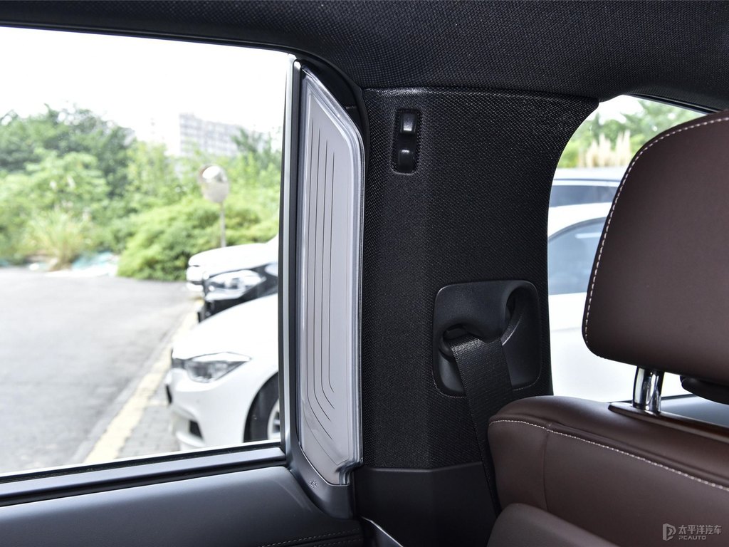 寶石青寶馬7系車廂內(nèi)飾圖片