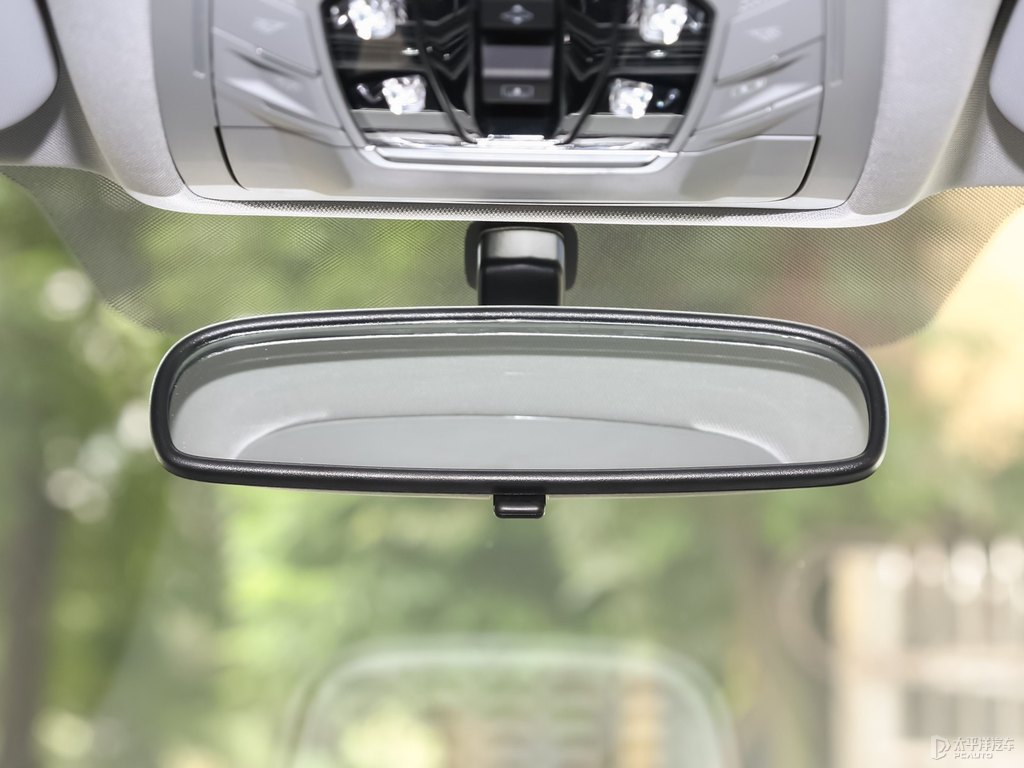 萊茵藍(lán)瑞虎8車(chē)廂內(nèi)飾圖片