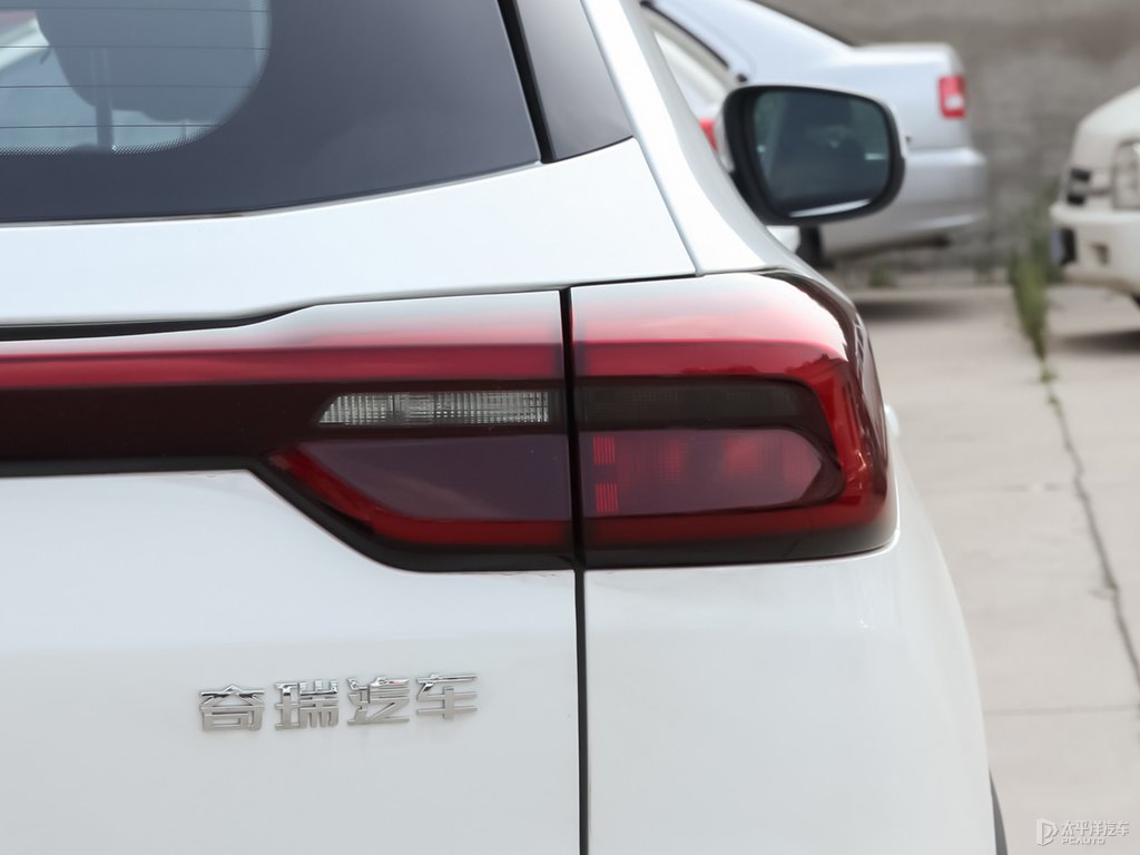 珍珠白瑞虎8車尾外觀圖片