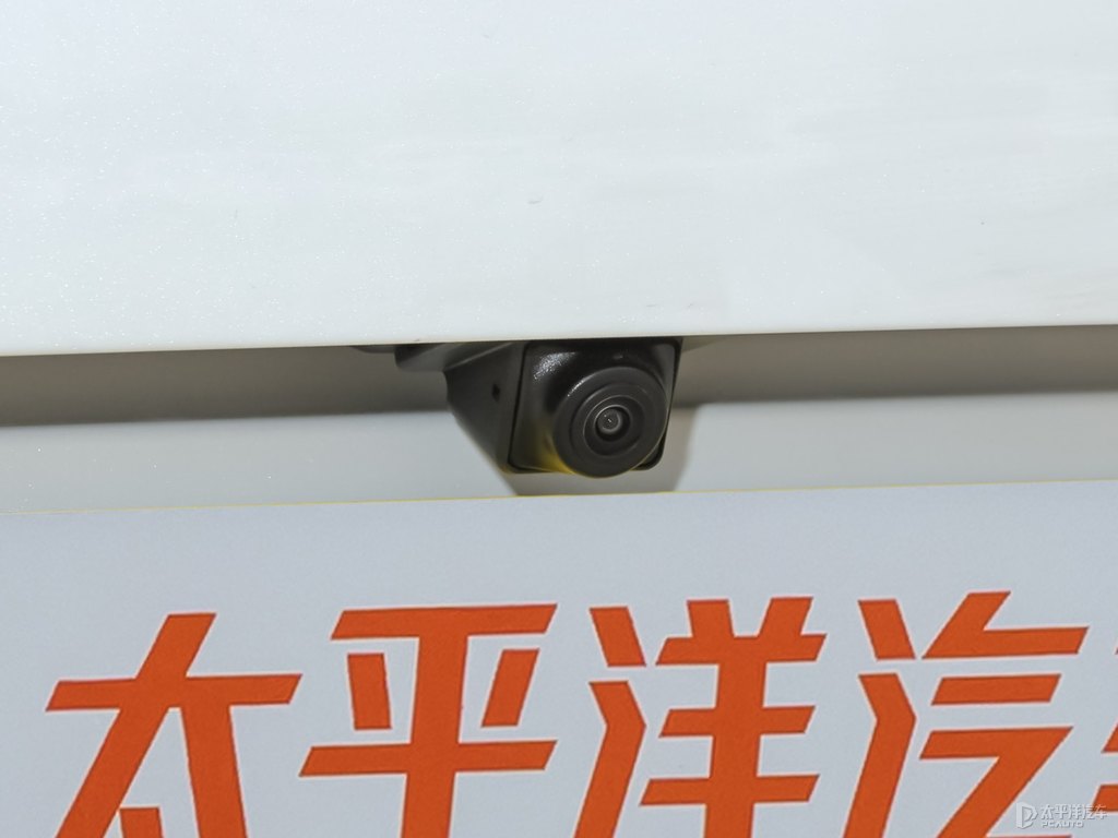 珍珠白瑞虎8車尾外觀圖片