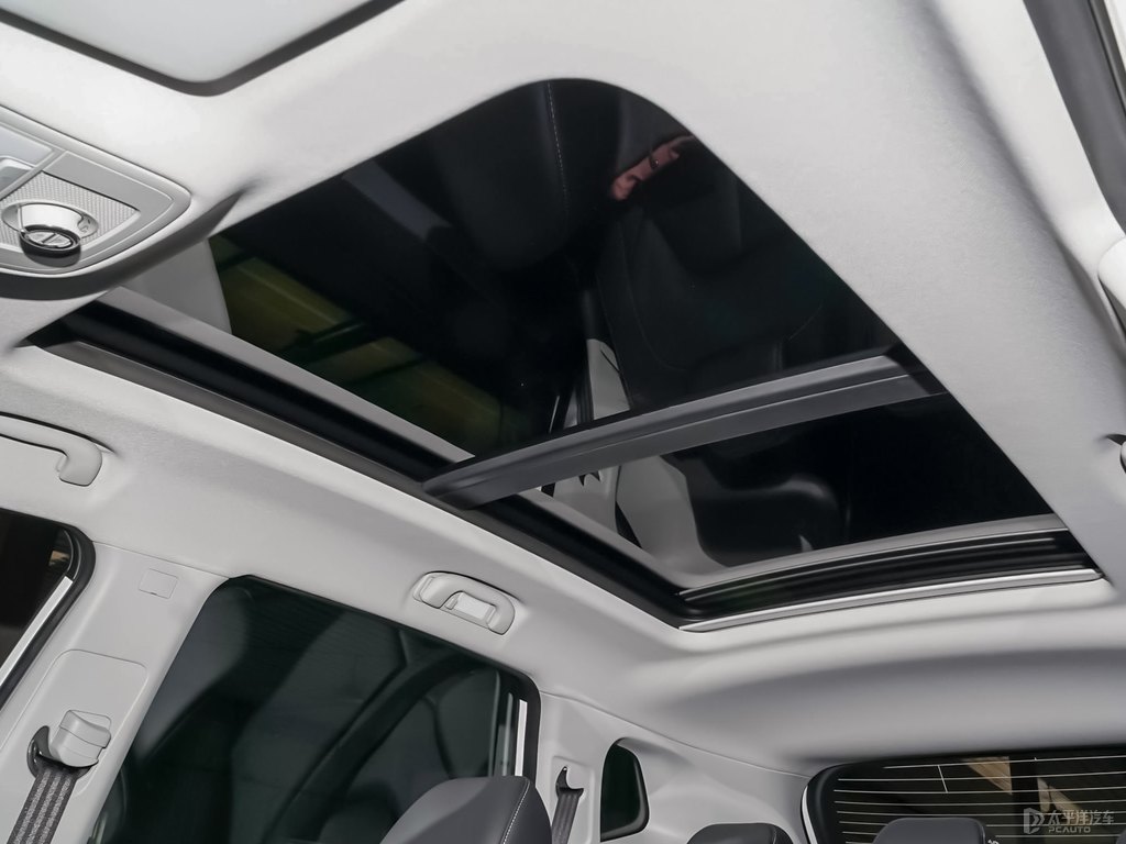 典雅白榮威RX5車廂內(nèi)飾圖片