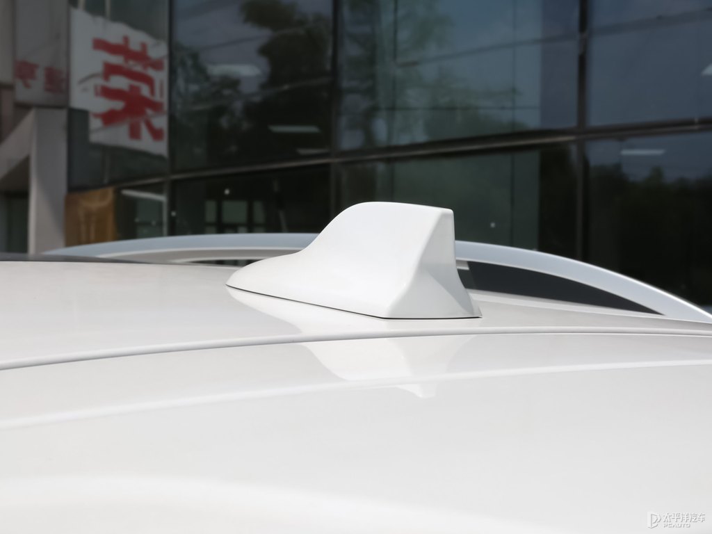 典雅白榮威RX5車(chē)身外觀圖片