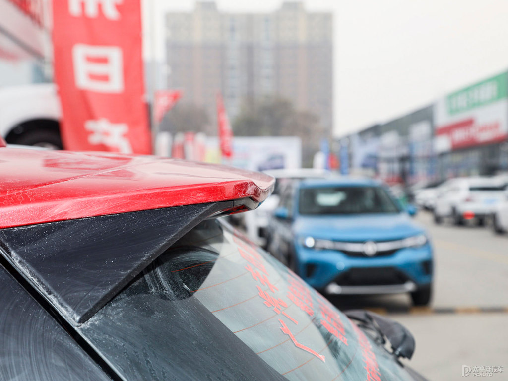 珊瑚紅YARiS L 致炫X車尾外觀圖片