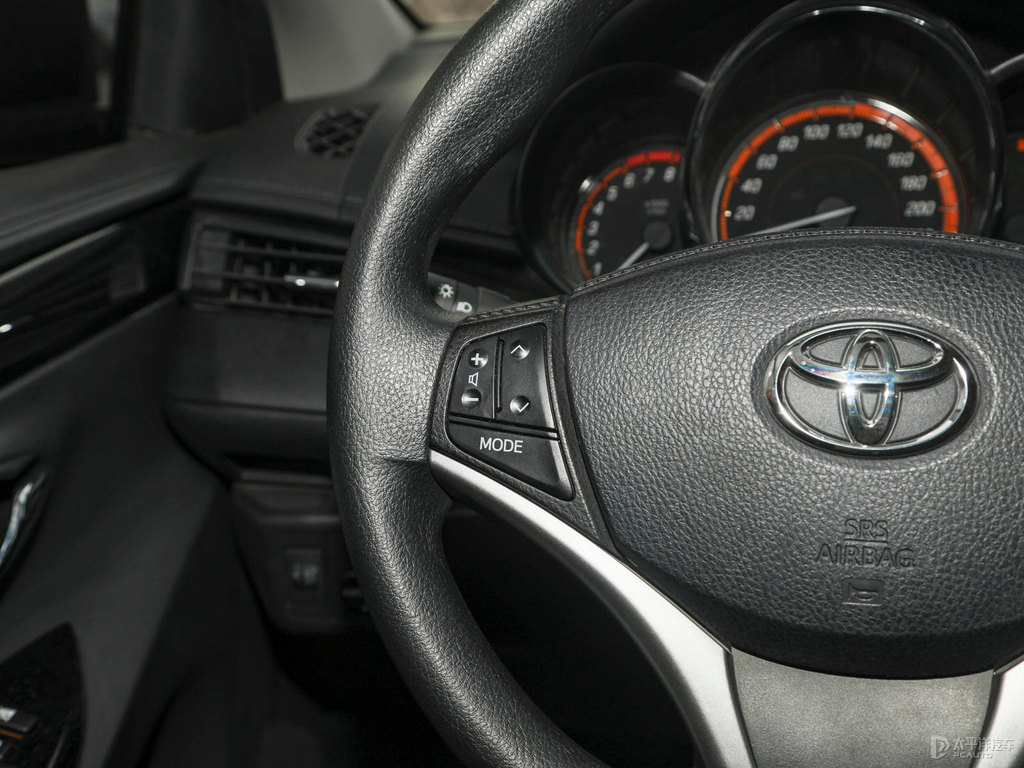 珊瑚紅YARiS L 致炫X中控內(nèi)飾圖片