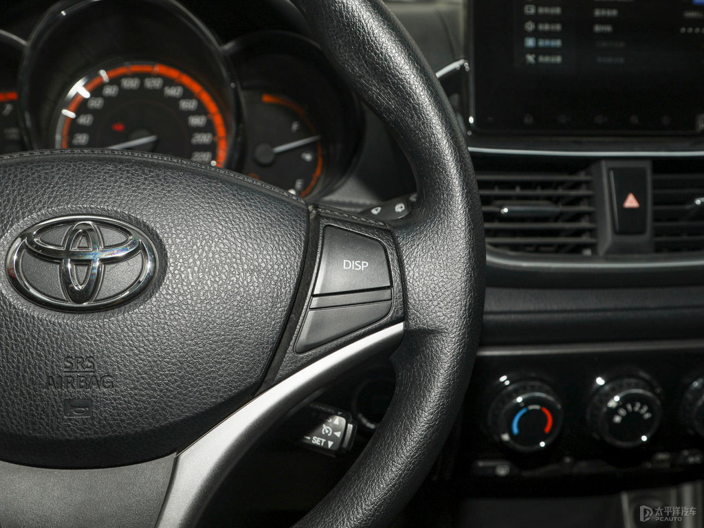 珊瑚紅YARiS L 致炫X中控內(nèi)飾圖片