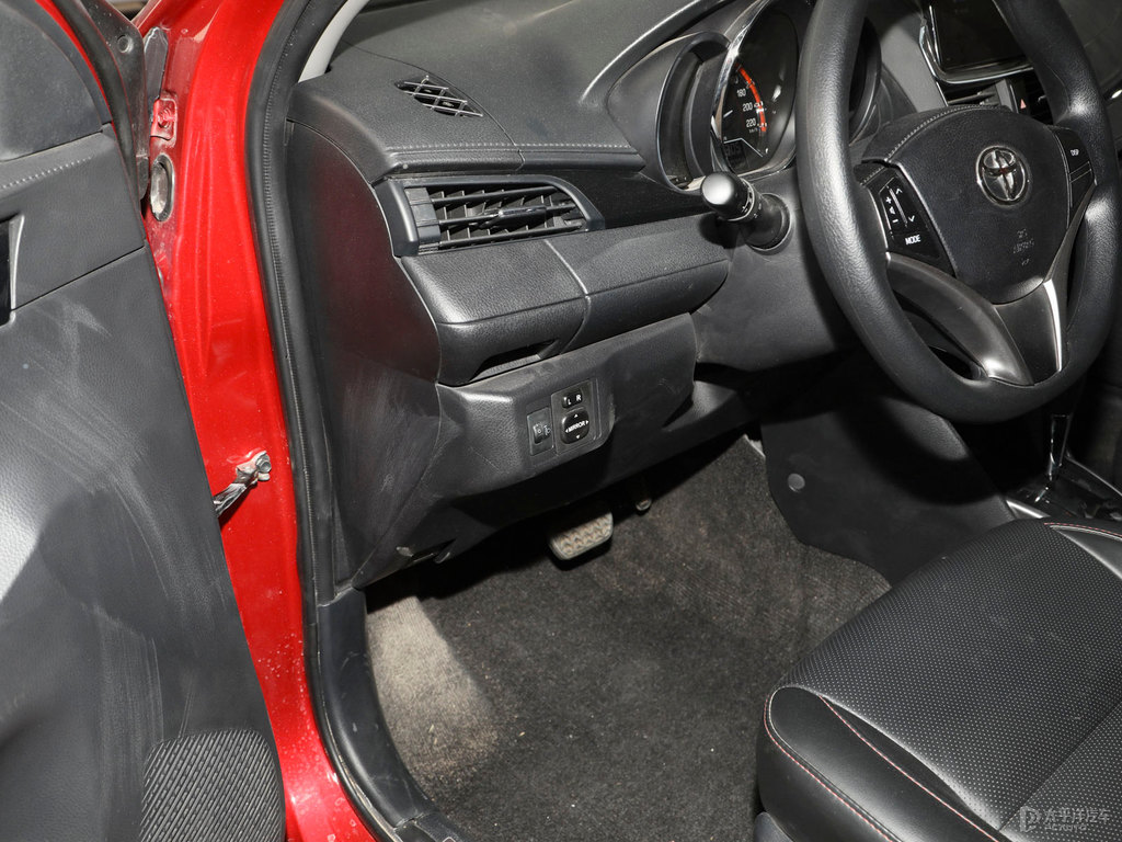 珊瑚紅YARiS L 致炫X中控內(nèi)飾圖片