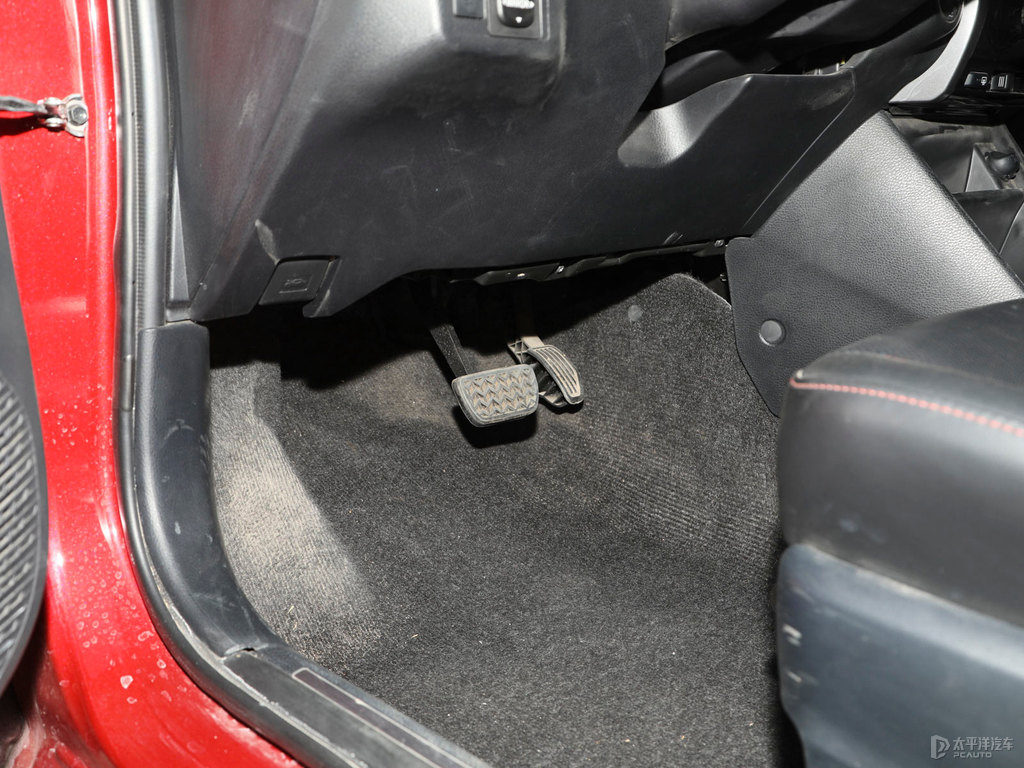 珊瑚紅YARiS L 致炫X中控內(nèi)飾圖片