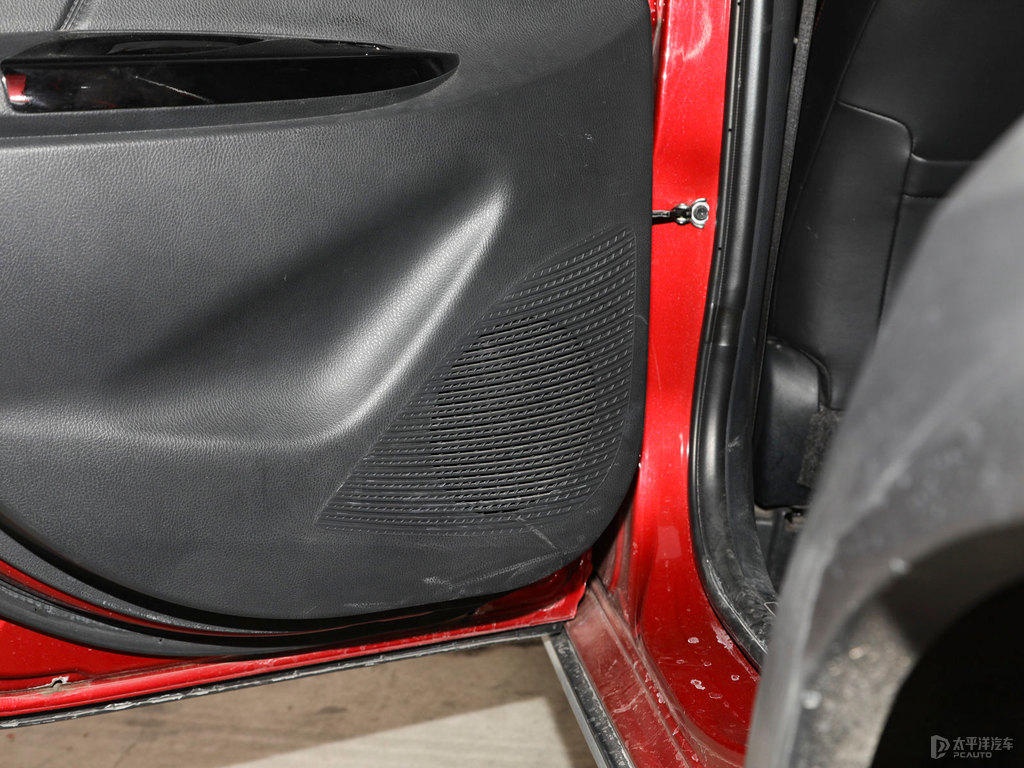 珊瑚紅YARiS L 致炫X車廂內(nèi)飾圖片