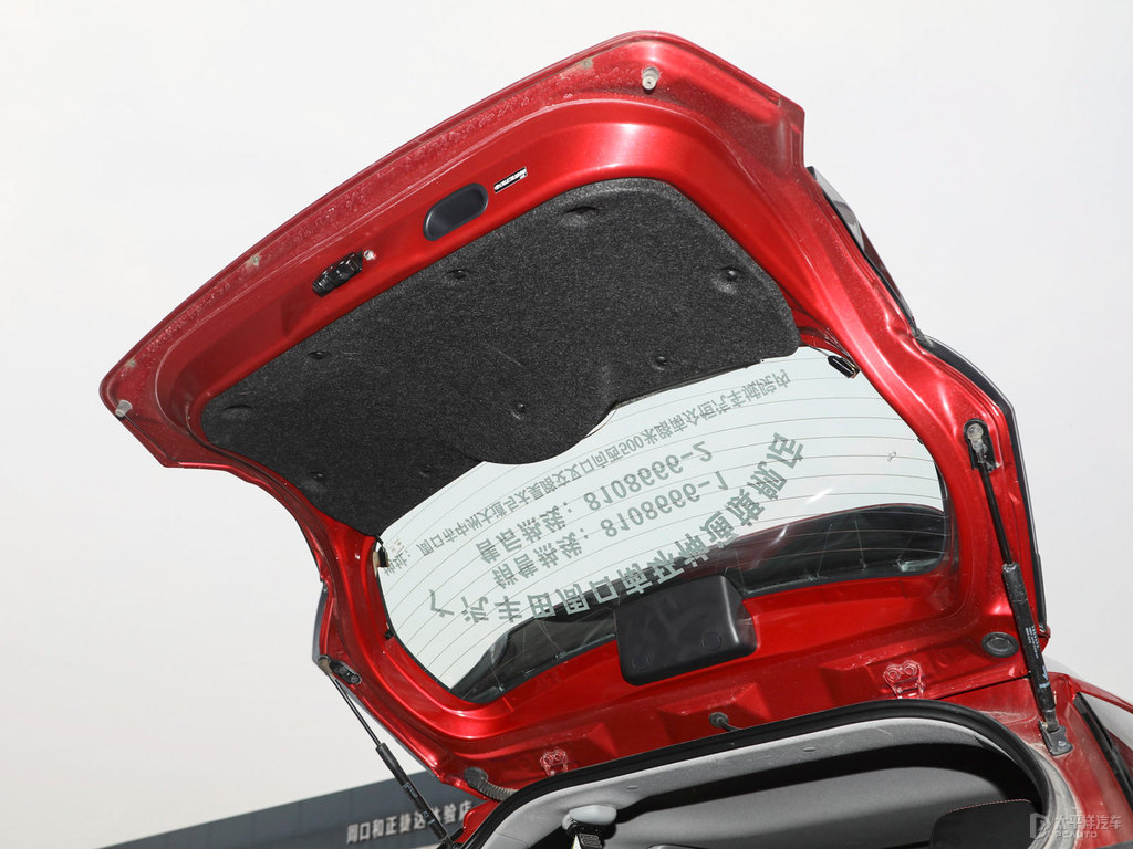 珊瑚紅YARiS L 致炫X后備廂空間圖片