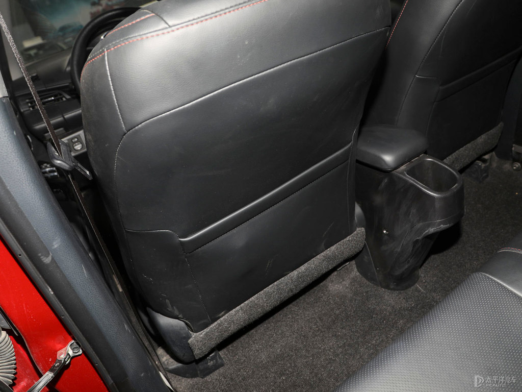 珊瑚紅YARiS L 致炫X儲物空間空間圖片