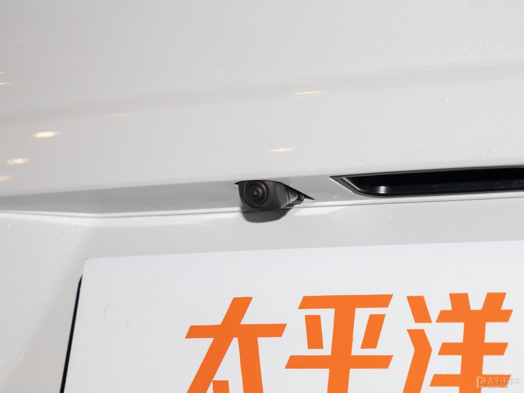 珍珠白本田UR-V車尾外觀圖片