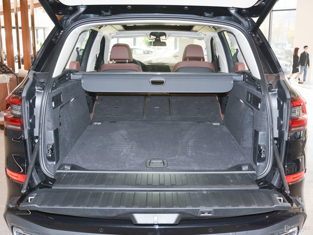 寶石青寶馬X5(進(jìn)口)后備廂空間圖片