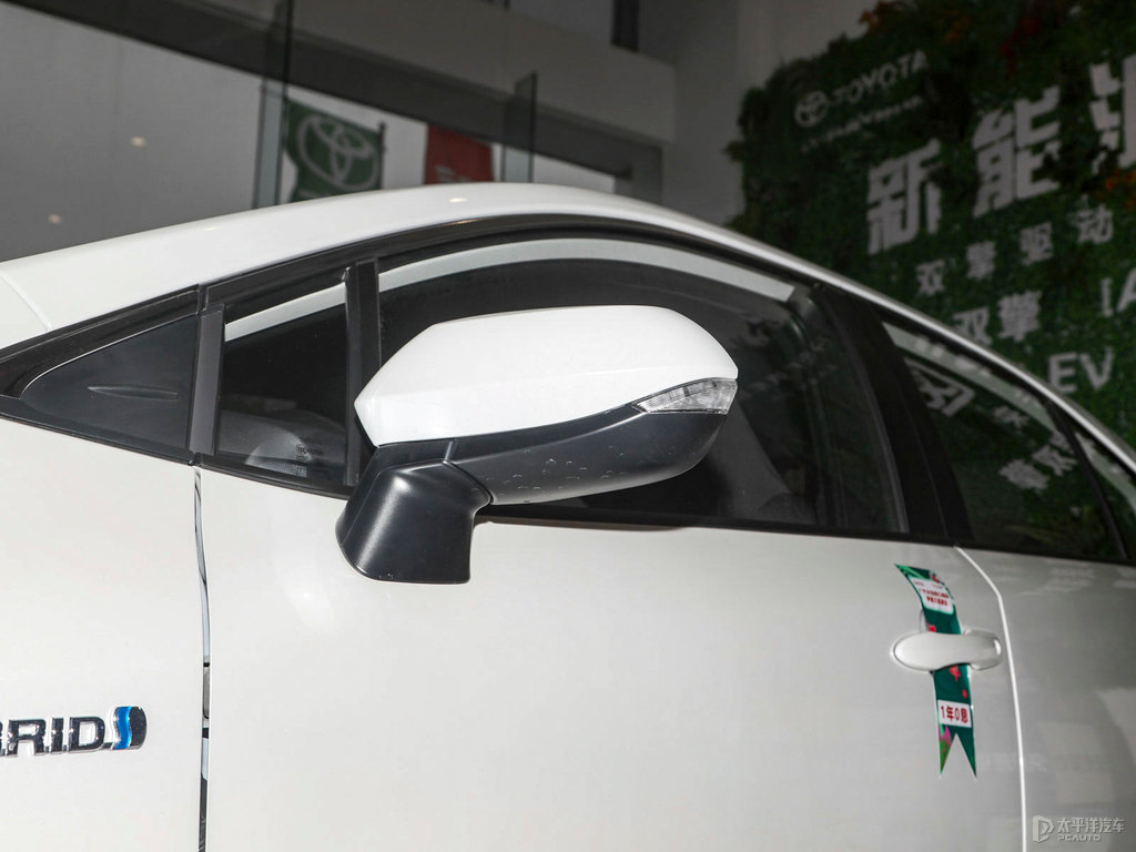 珍珠白雷凌車身外觀圖片