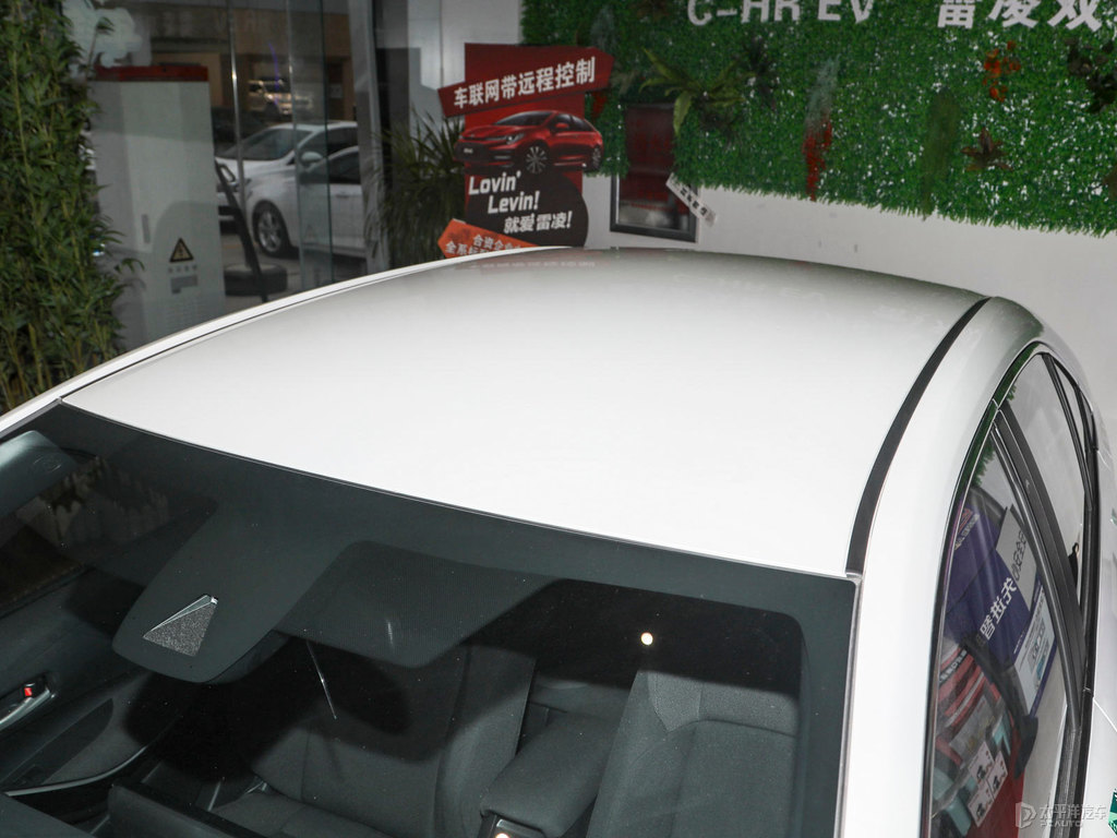 珍珠白雷凌車身外觀圖片