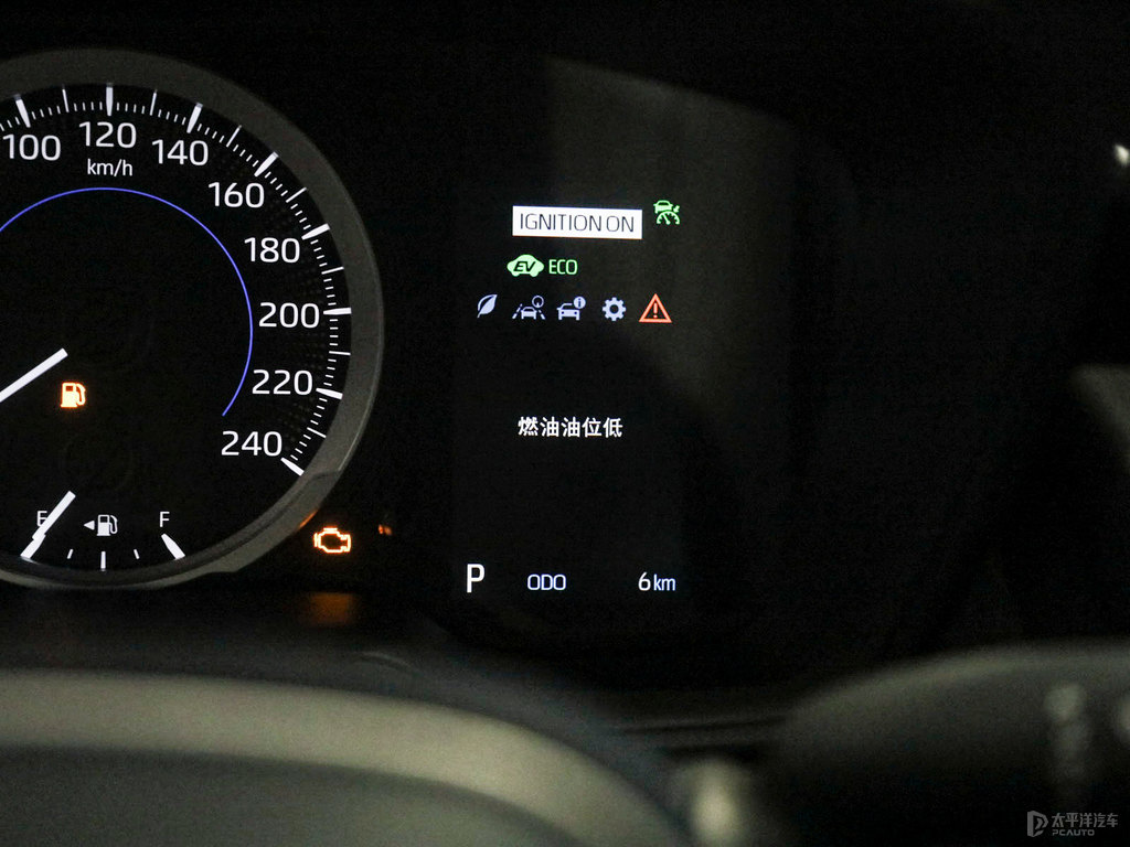 珍珠白雷凌中控內(nèi)飾圖片