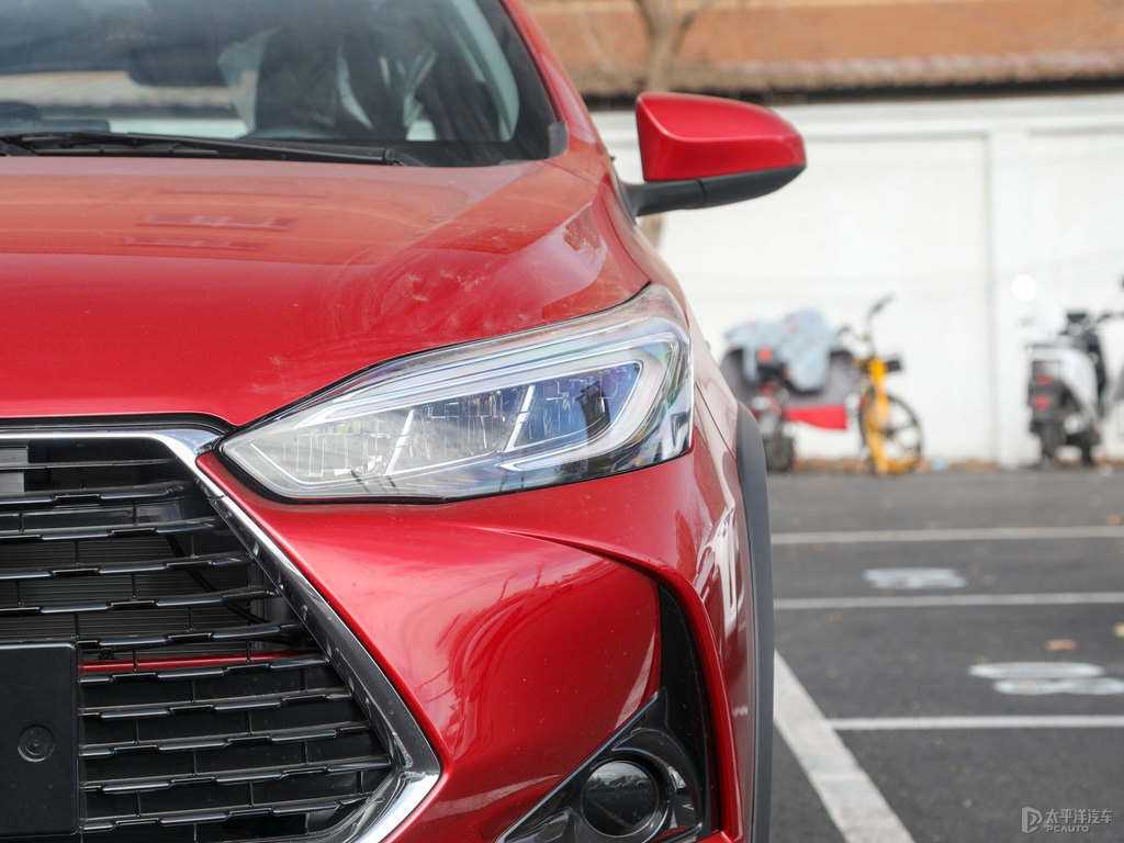 珊瑚紅YARiS L 致炫X車(chē)頭外觀圖片