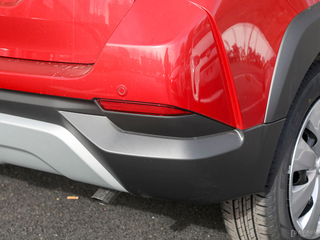 珊瑚紅YARiS L 致炫X車尾外觀圖片