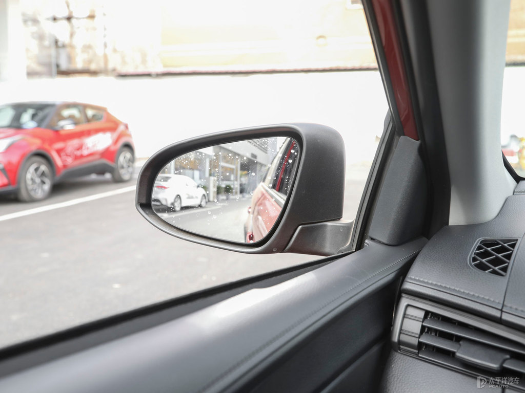 珊瑚紅YARiS L 致炫X車身外觀圖片