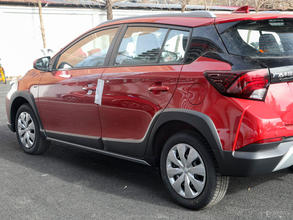 珊瑚紅YARiS L 致炫X車身外觀圖片