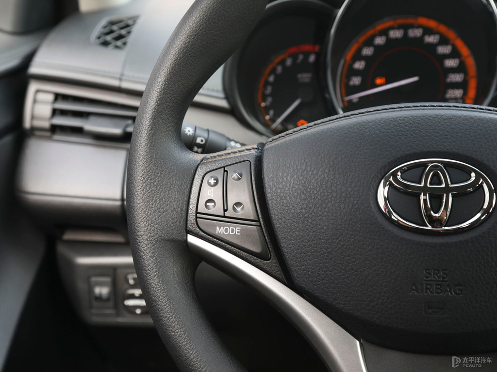 珊瑚紅YARiS L 致炫X中控內(nèi)飾圖片
