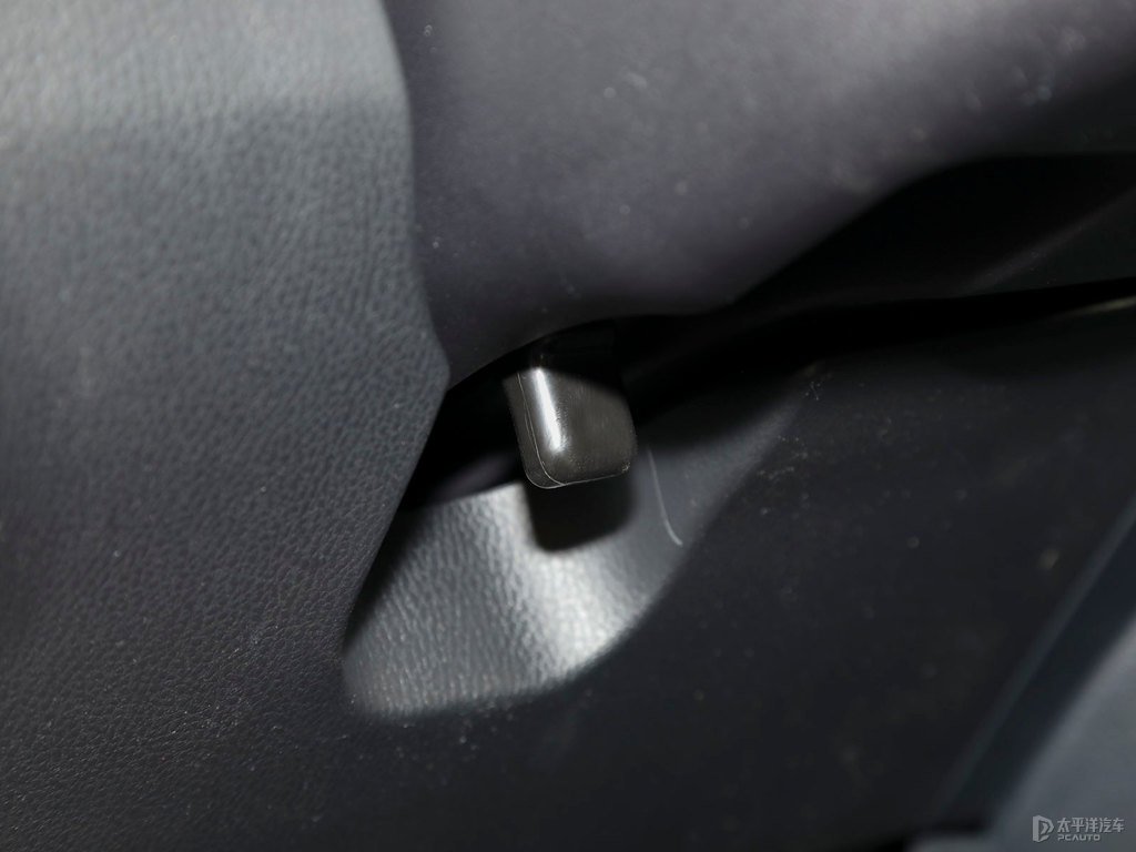 珊瑚紅YARiS L 致炫X中控內(nèi)飾圖片