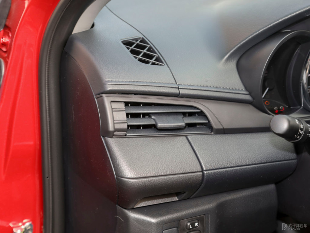 珊瑚紅YARiS L 致炫X中控內(nèi)飾圖片