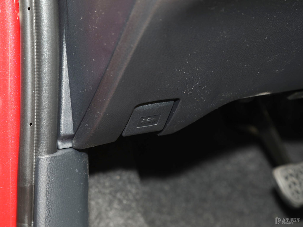 珊瑚紅YARiS L 致炫X中控內(nèi)飾圖片