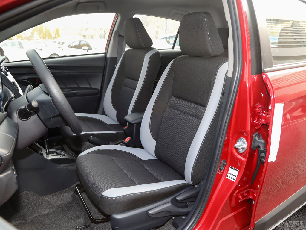 珊瑚紅YARiS L 致炫X座椅內飾圖片