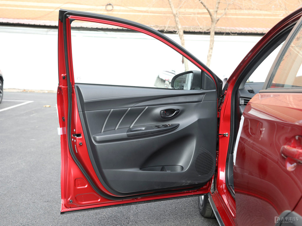 珊瑚紅YARiS L 致炫X車(chē)廂內(nèi)飾圖片