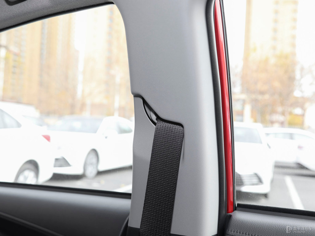 珊瑚紅YARiS L 致炫X車廂內(nèi)飾圖片