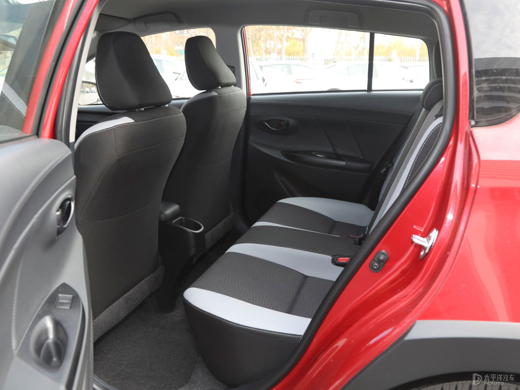 珊瑚紅YARiS L 致炫X駕乘空間空間圖片