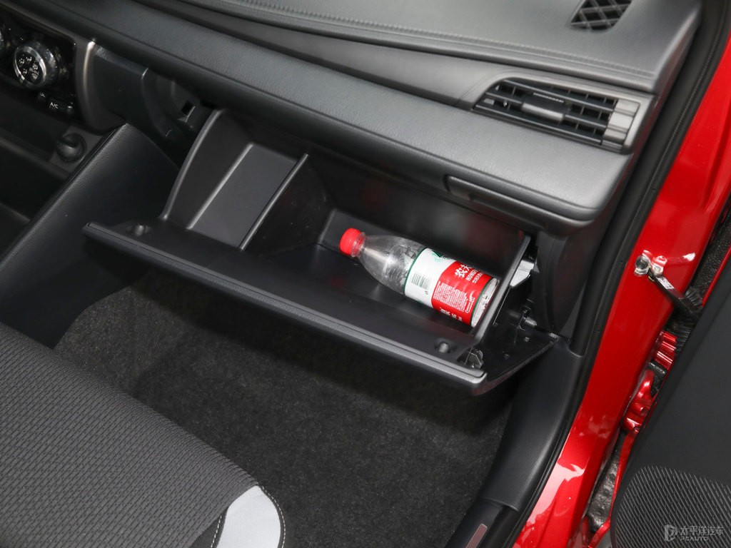 珊瑚紅YARiS L 致炫X儲(chǔ)物空間空間圖片