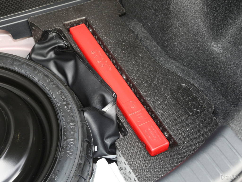 珊瑚紅YARiS L 致炫X后備廂空間圖片