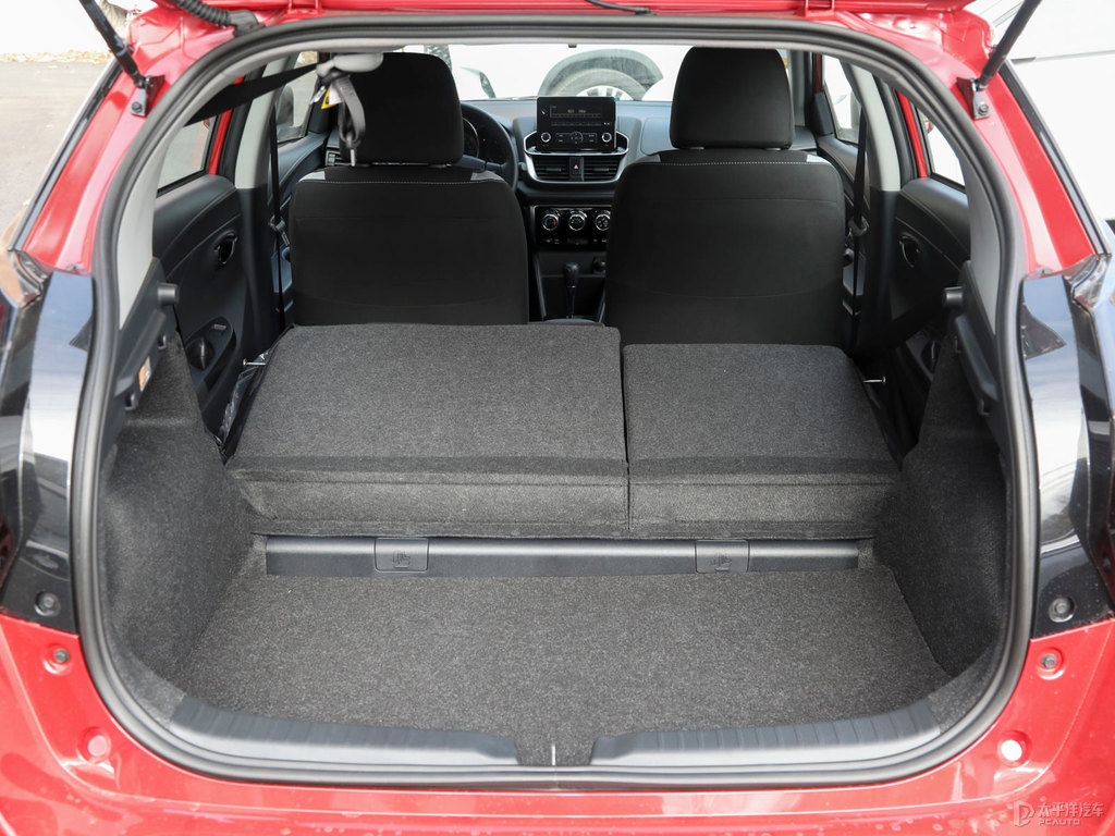 珊瑚紅YARiS L 致炫X后備廂空間圖片