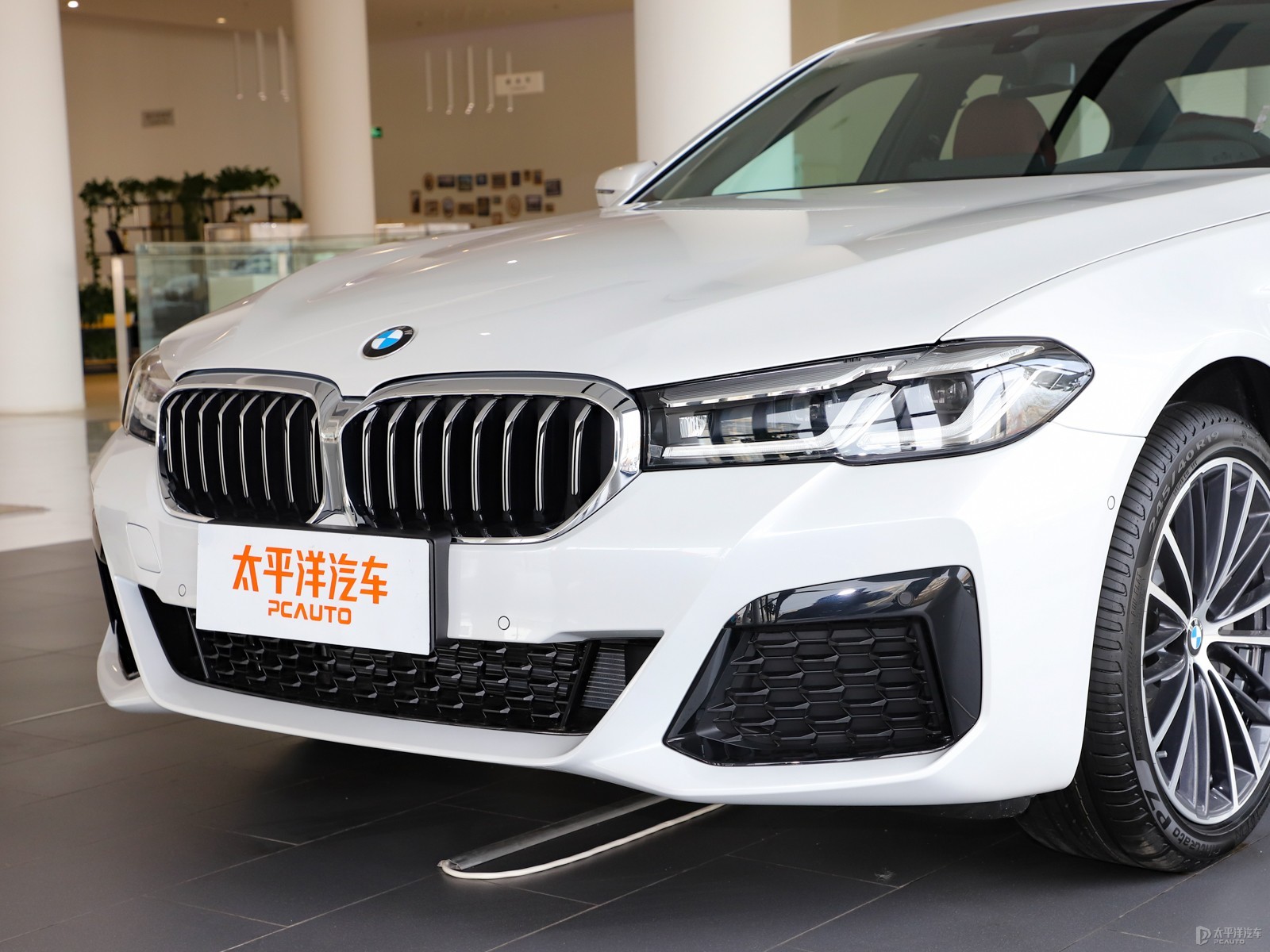寶馬5系外觀高清大圖