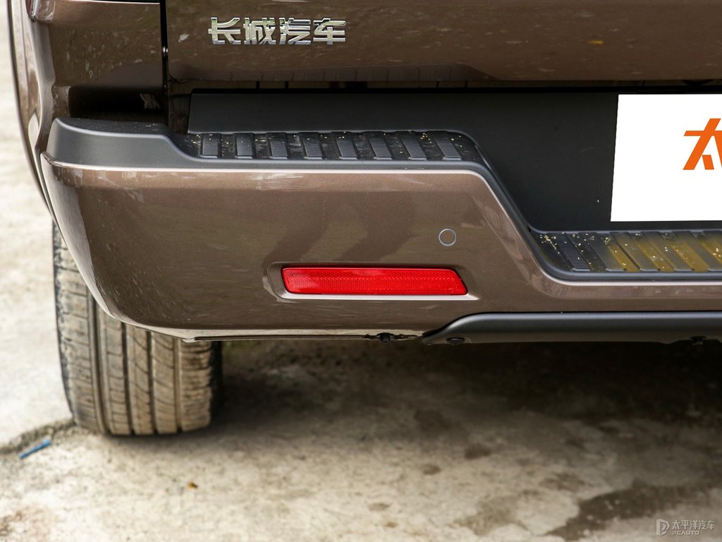 猛男棕炮車尾外觀圖片