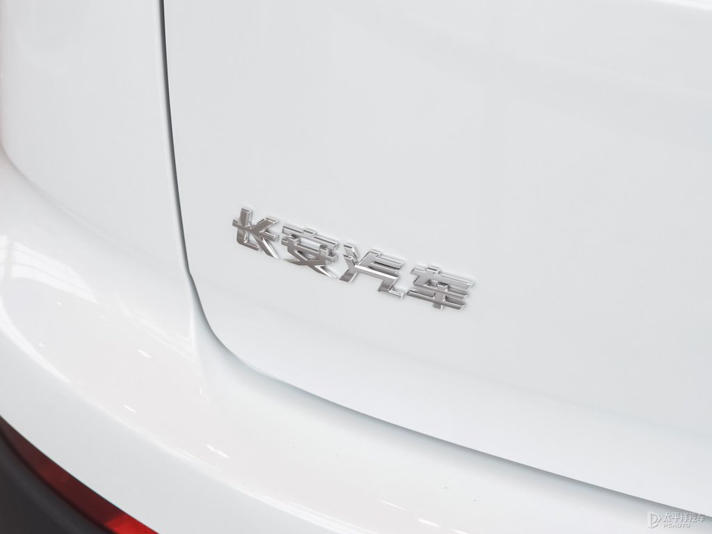月光白長安CS55PLUS車尾外觀圖片