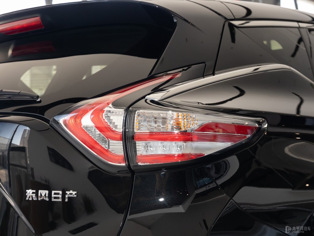 曜石黑樓蘭車尾外觀圖片