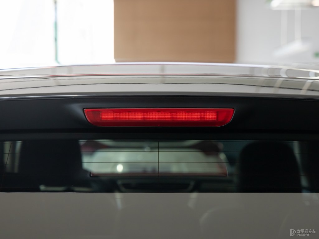 曜石黑樓蘭車尾外觀圖片