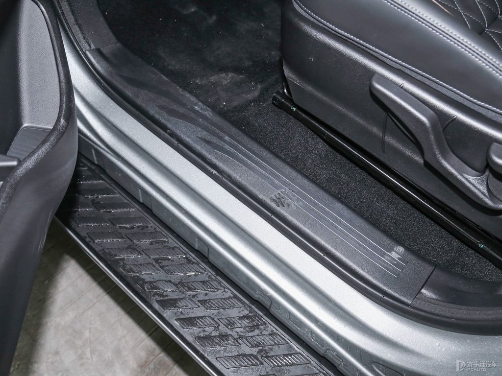 月光銀炮車廂內(nèi)飾圖片