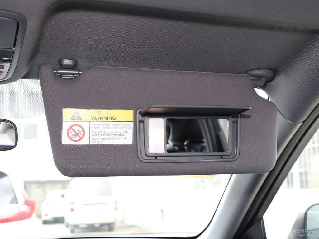 珍珠白本田UR-V車廂內飾圖片
