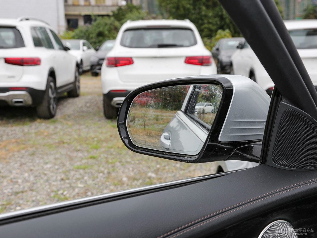時空銀奔馳E級車身外觀圖片