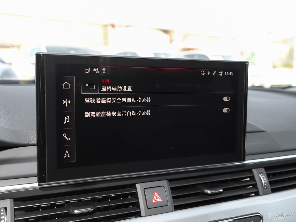 朱鷺白奧迪A4L中控內(nèi)飾圖片