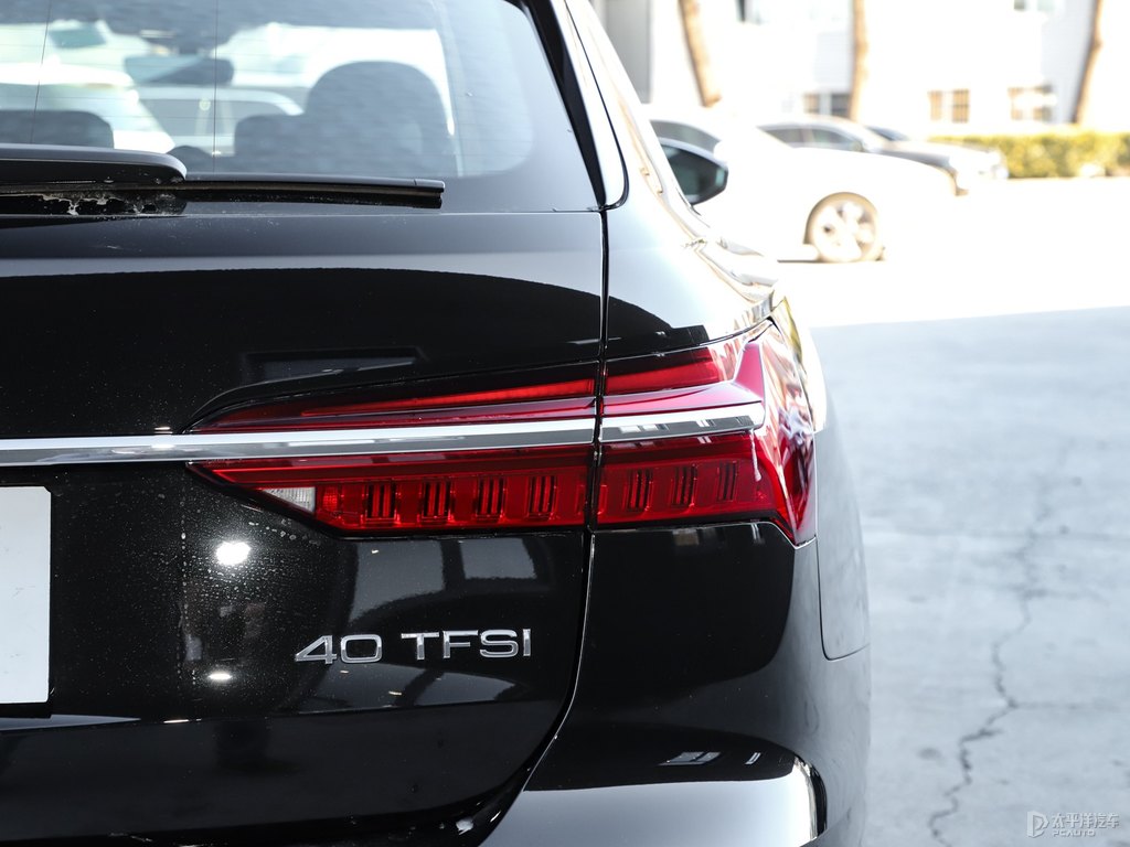 傳奇黑奧迪A6(進(jìn)口)車尾外觀圖片
