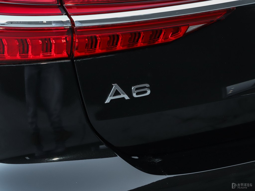 傳奇黑奧迪A6(進(jìn)口)車尾外觀圖片