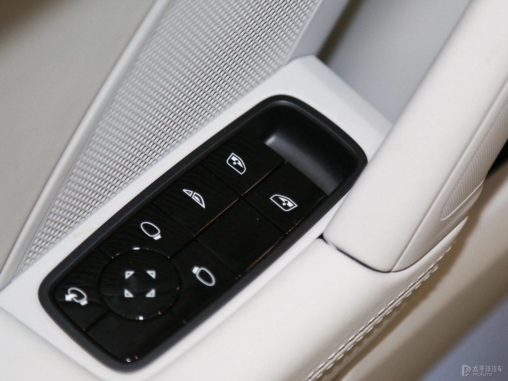 競速黃保時捷911車廂內(nèi)飾圖片