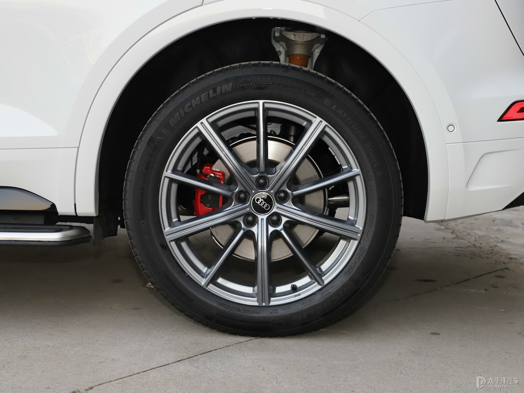 唐古拉白奧迪Q5L車(chē)身外觀圖片
